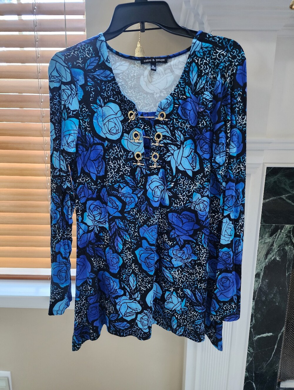 Cable & Gauge Multi Shades Of Blue Floral Toggle-Front Women's Top Sz M